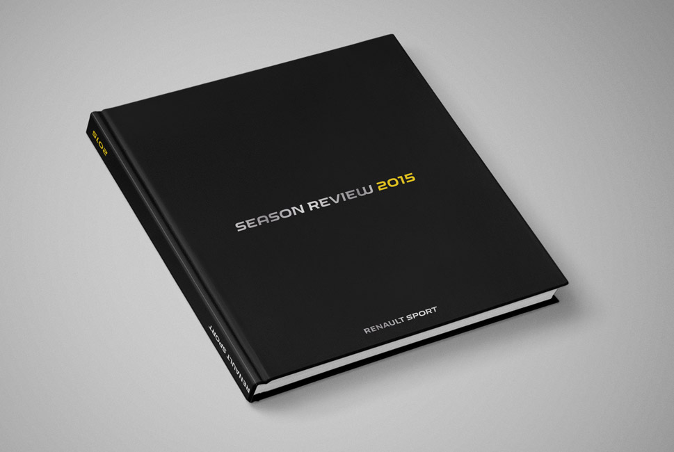 Livre de rétrospective pour la saison de sport automobile de Renault